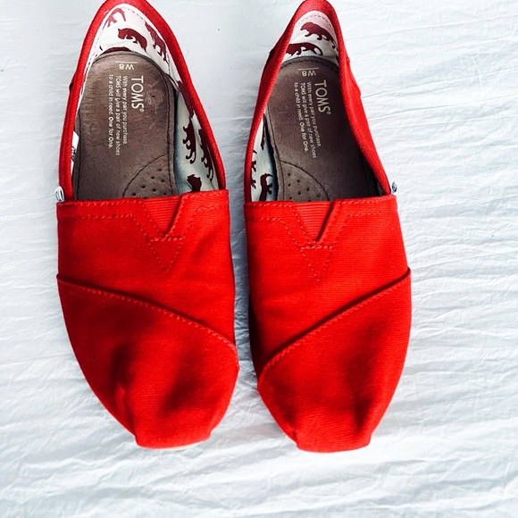 ♥️ TOMS ~ RED Original Classic Slip-ons ~ Size 8 ♥️ - Picture 3 of 7